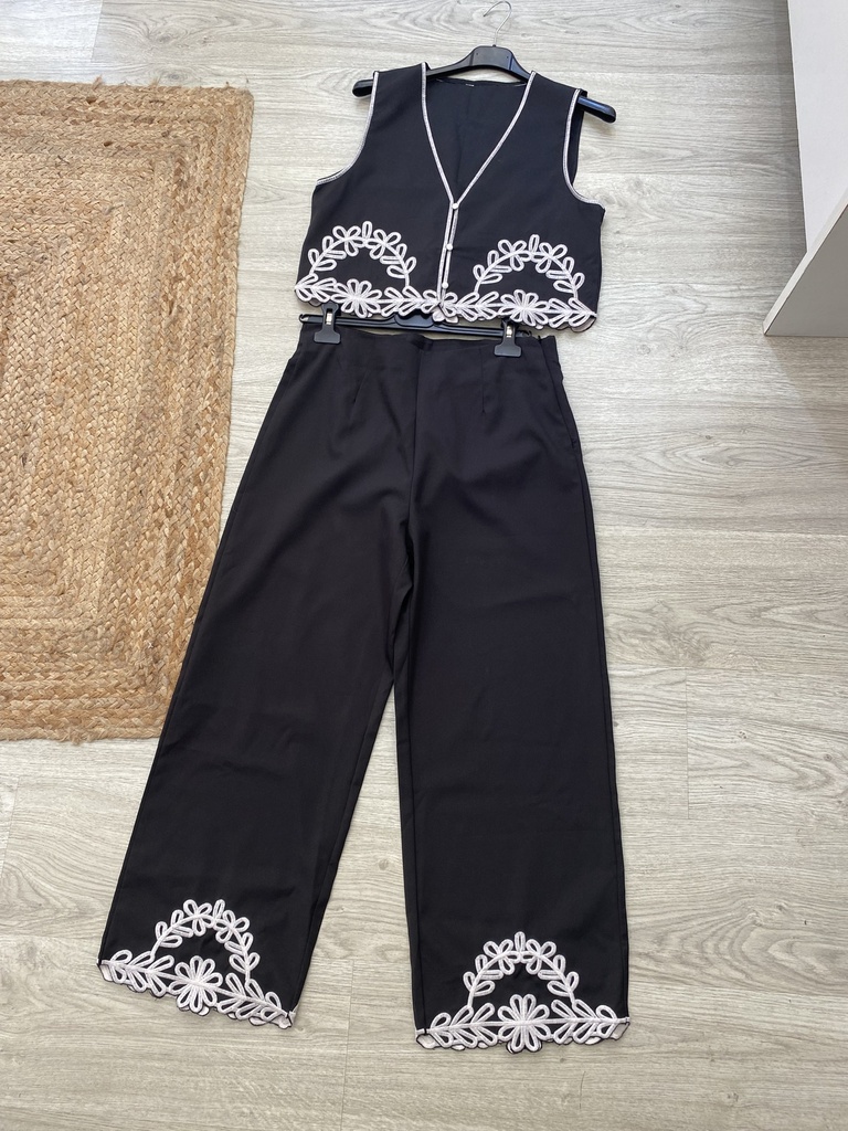 Conjunto bordado